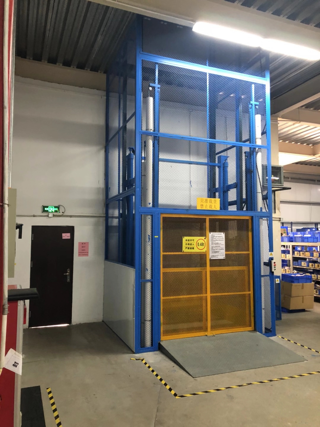 液压直顶升降机